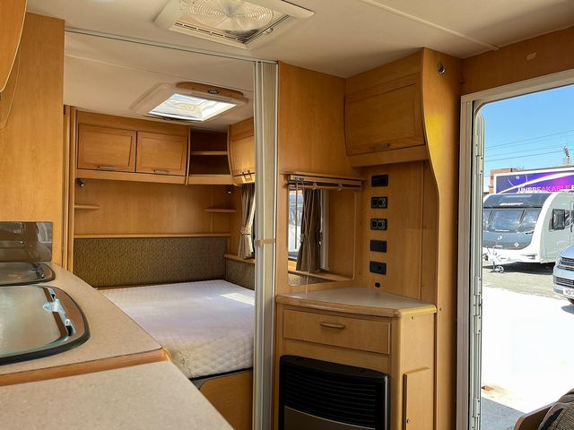 Elddis Odyssey 540 Touring Caravan (2010) - Picture 5