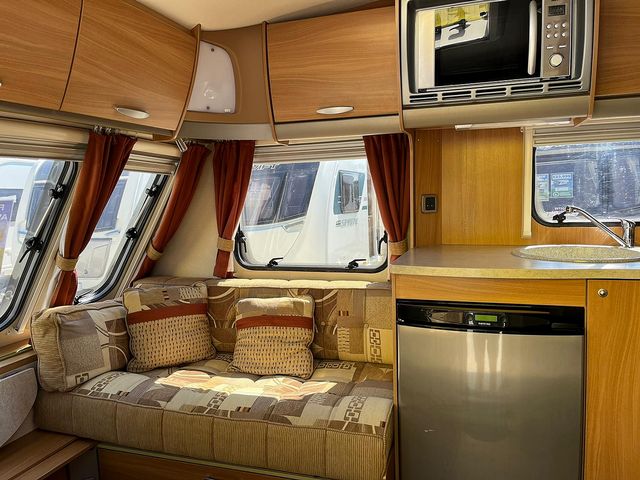 Swift Freestyle Touring Caravan (2010) - Picture 4