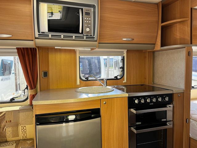 Swift Freestyle Touring Caravan (2010) - Picture 8