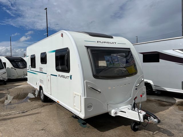 Bailey Pursuit 550/4 Touring Caravan (2017) - Picture 3