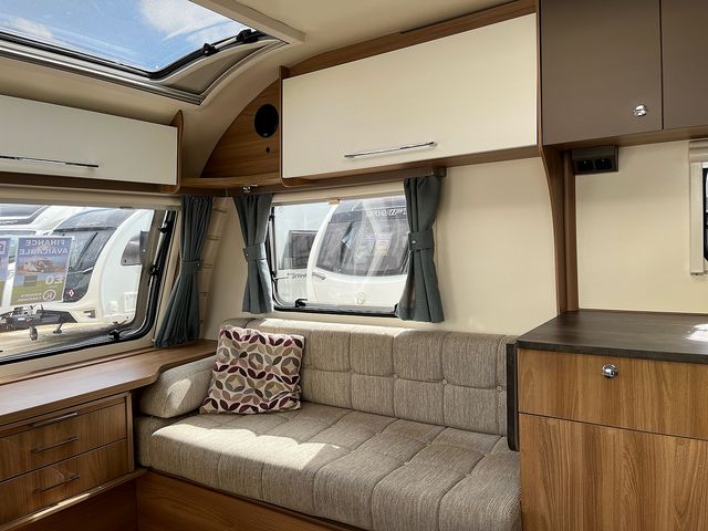 Bailey Pursuit 550/4 Touring Caravan (2017) - Picture 5