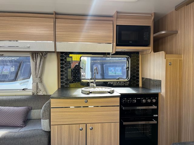 Bailey Pegasus Grande SE Messina Touring Caravan (2021) - Picture 8