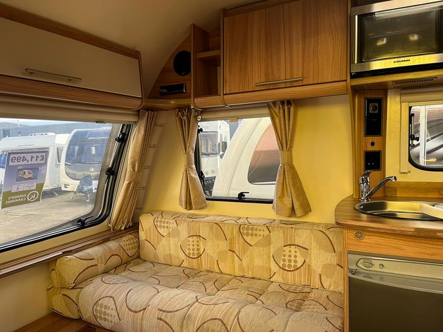 Bailey Orion Touring Caravan (2011) - Picture 6