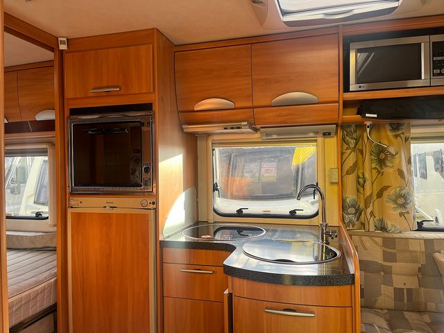 Hymer Nova 545 Touring Caravan (2007) - Picture 9