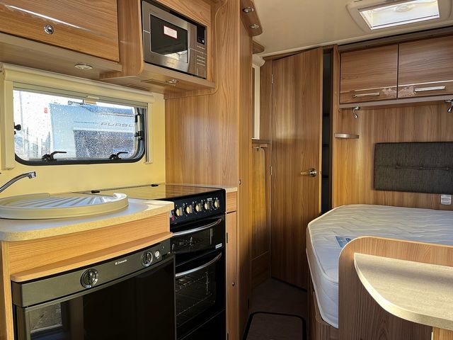 Bailey Pegasus Modena Touring Caravan (2016) - Picture 12