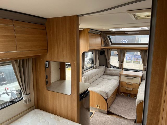 Coachman VIP 560/4 Touring Caravan (2012) - Picture 11