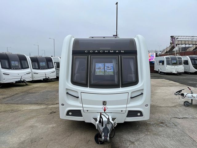 Coachman VIP 560/4 Touring Caravan (2012) - Picture 4