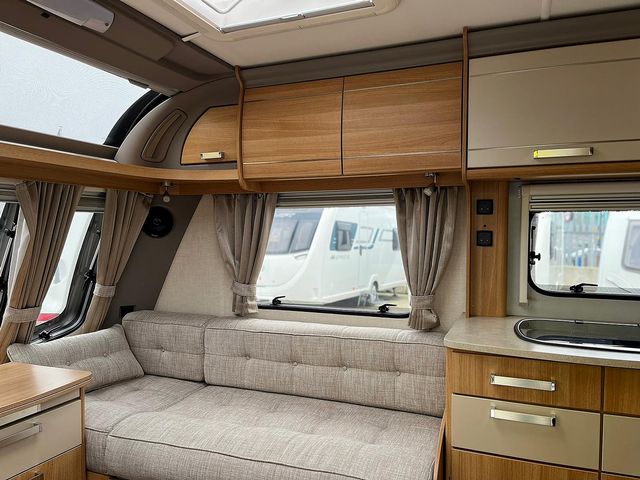 Coachman VIP 560/4 Touring Caravan (2012) - Picture 8