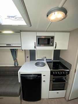 Sterling Eccles 514 Touring Caravan (2014) - Picture 8