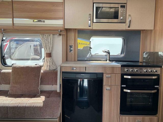 Swift Corniche Touring Caravan (2015) - Picture 6