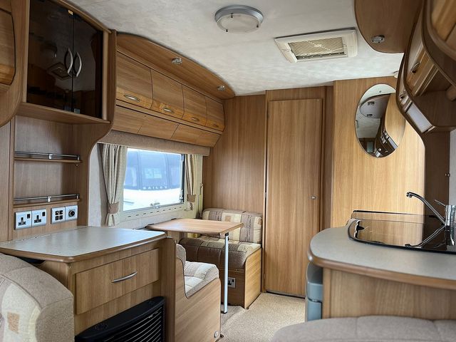 Coachman VIP 520 Touring Caravan (2007) - Picture 10