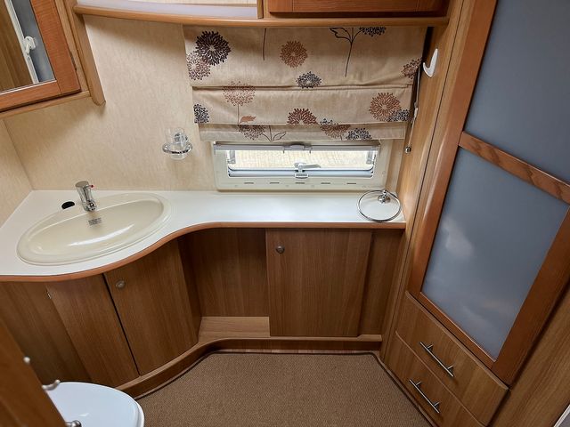 Coachman VIP 520 Touring Caravan (2007) - Picture 4