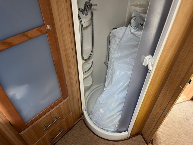 Coachman VIP 520 Touring Caravan (2007) - Picture 5