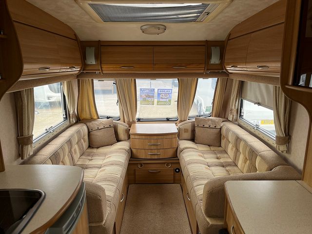 Coachman VIP 520 Touring Caravan (2007) - Picture 6