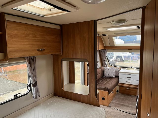 Swift Sprite Major 4 FB Touring Caravan (2014) - Picture 10