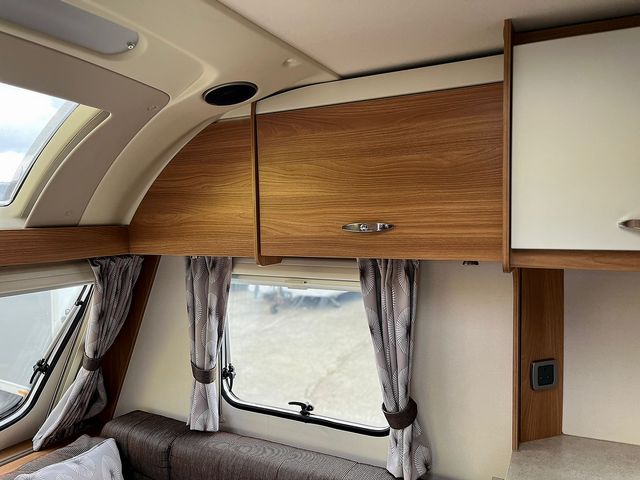 Swift Sprite Major 4 FB Touring Caravan (2014) - Picture 4