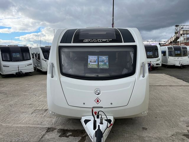 Swift Sprite Major 4 FB Touring Caravan (2014) - Picture 5