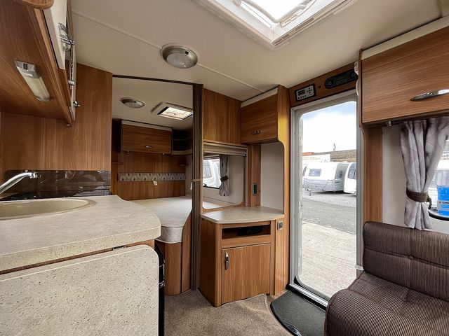 Swift Sprite Major 4 FB Touring Caravan (2014) - Picture 9