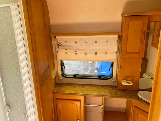 Compass Corona Touring Caravan (2003) - Picture 13