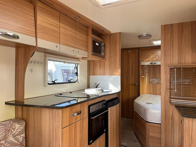 Bailey Pursuit 530/4 Touring Caravan (2014) - Picture 4