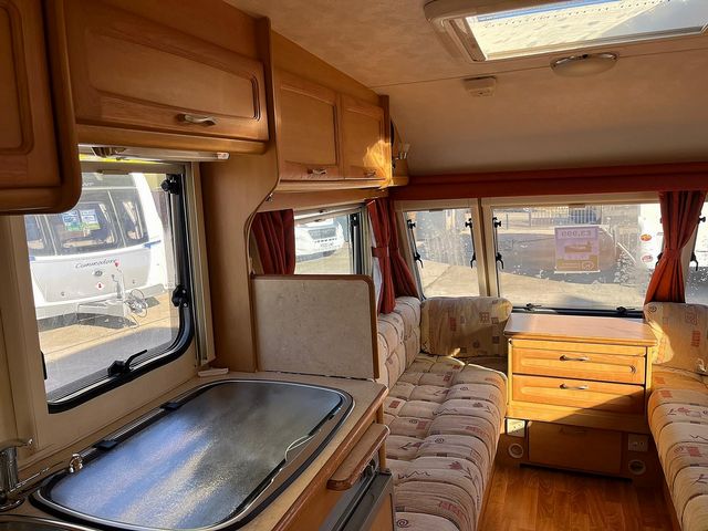 Compass 505 Touring Caravan (2005) - Picture 4