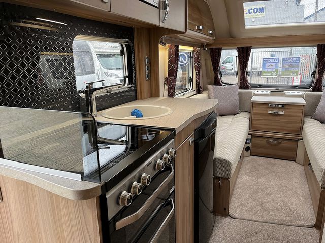 Swift Challenger 590 Touring Caravan (2019) - Picture 9