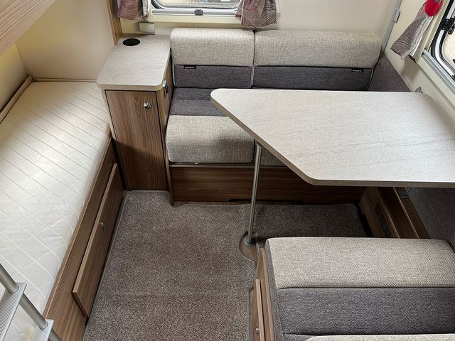 Swift Challenger 590 LUX Touring Caravan (2017) - Picture 16