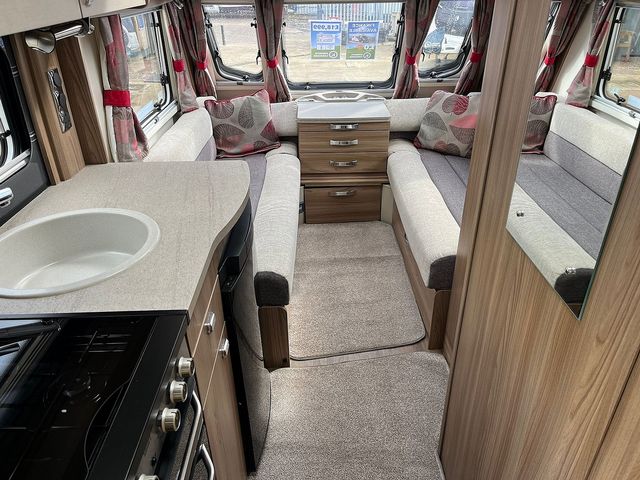 Swift Challenger 590 LUX Touring Caravan (2017) - Picture 5