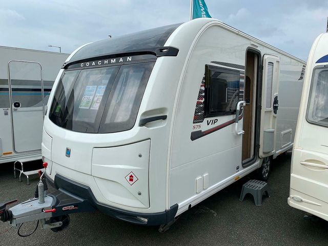 Coachman VIP 575 Touring Caravan (2018) - Picture 3