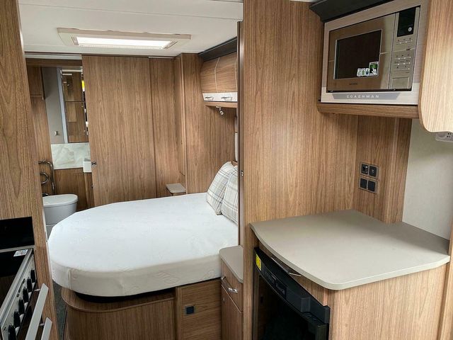 Coachman VIP 575 Touring Caravan (2018) - Picture 9