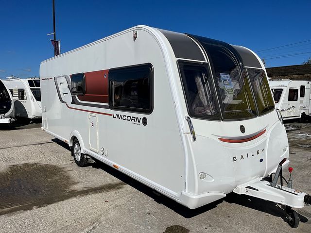 Bailey Unicorn Valencia Touring Caravan (2015) - Picture 2