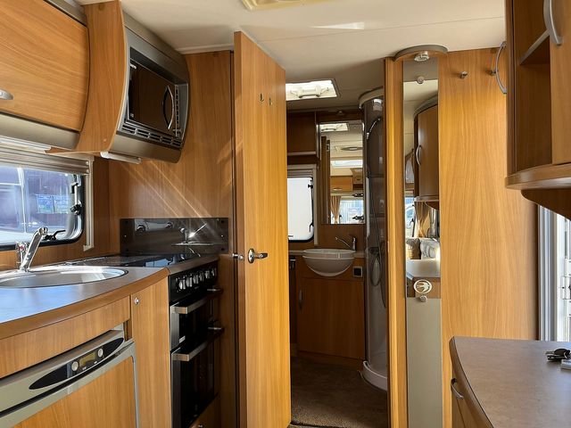 Swift Challenger 480 Touring Caravan (2009) - Picture 7