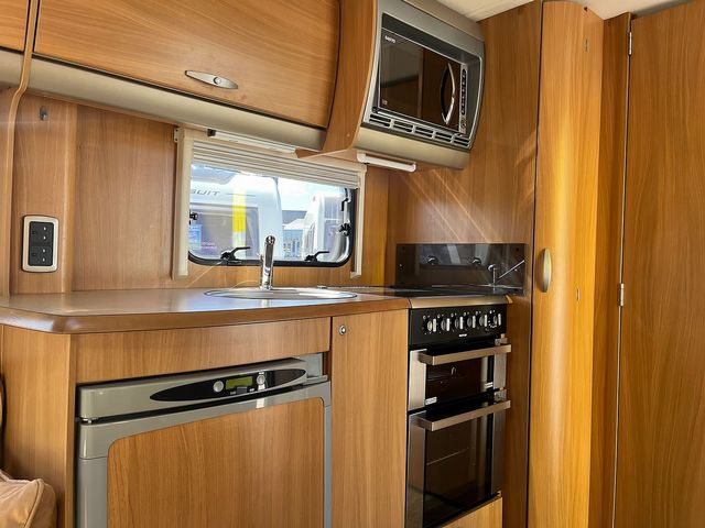 Swift Challenger 480 Touring Caravan (2009) - Picture 8