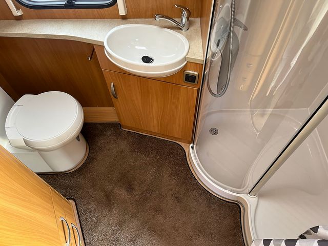 Swift Challenger 480 Touring Caravan (2009) - Picture 9