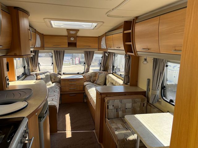 Swift Challenger 530/4 Touring Caravan (2008) - Picture 12