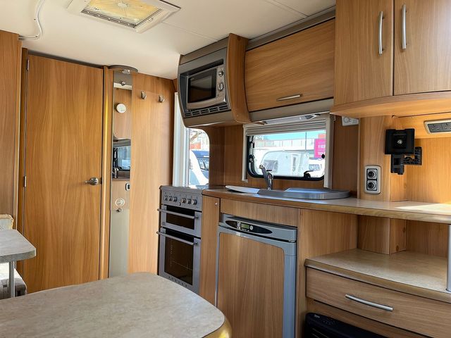 Swift Challenger 530/4 Touring Caravan (2008) - Picture 6