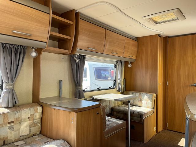 Swift Challenger 530/4 Touring Caravan (2008) - Picture 7