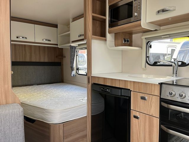 Swift Sprite Quattro FB Touring Caravan (2018) - Picture 4