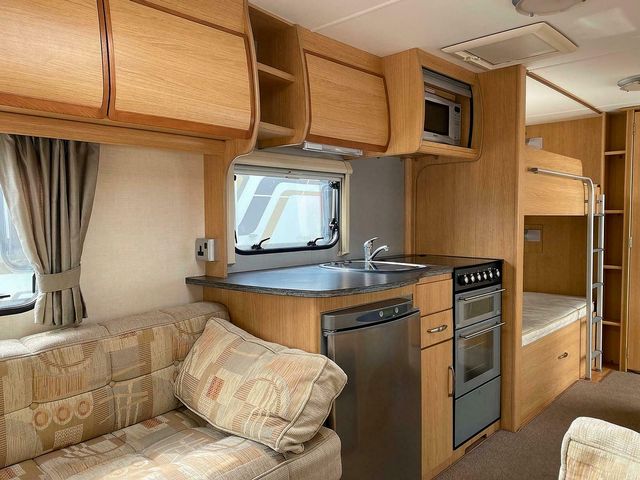 Coachman Amara 640/6 Touring Caravan (2010) - Picture 5