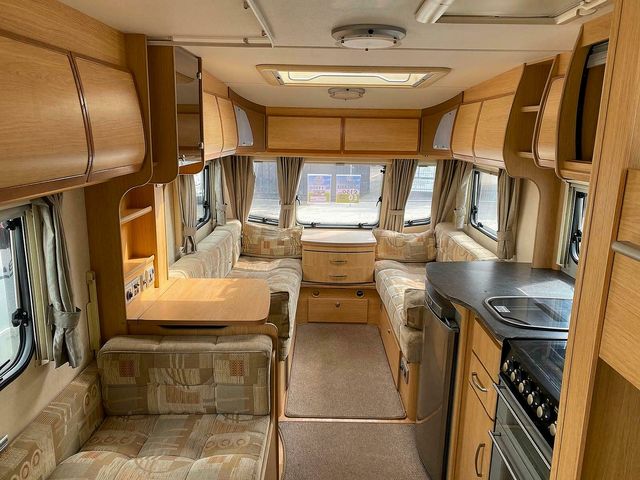 Coachman Amara 640/6 Touring Caravan (2010) - Picture 6