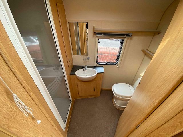 Coachman Amara 640/6 Touring Caravan (2010) - Picture 9