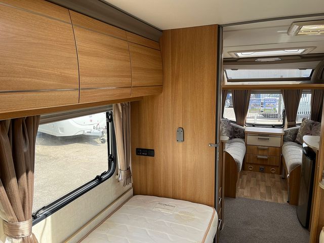 Coachman VIP 565/4 Touring Caravan (2013) - Picture 9
