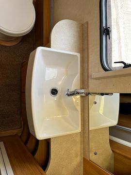 Coachman Laser 640/4 Touring Caravan (2012) - Picture 3