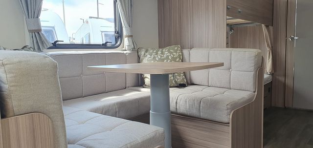 Coachman Arcadia Platinum 830 Touring Caravan (2020) - Picture 10