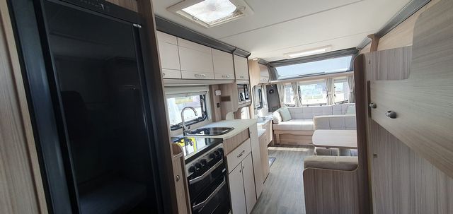 Coachman Arcadia Platinum 830 Touring Caravan (2020) - Picture 5