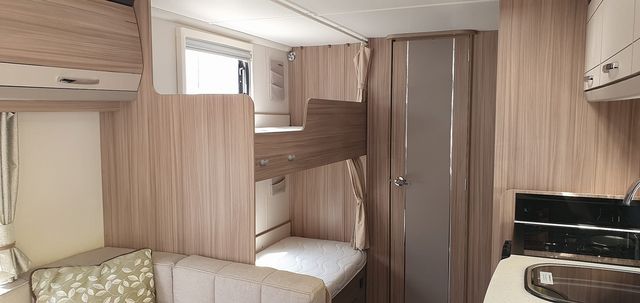 Coachman Arcadia Platinum 830 Touring Caravan (2020) - Picture 6