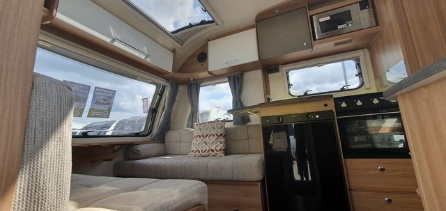 Bailey Pursuit 430/4 Touring Caravan (2017) - Picture 11