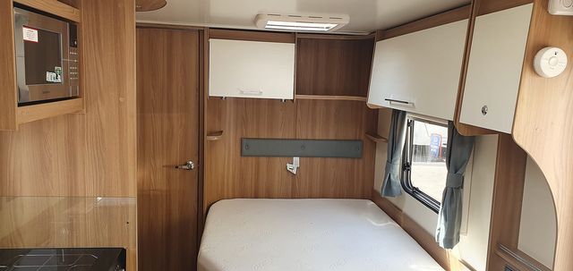 Bailey Pursuit 430/4 Touring Caravan (2017) - Picture 12