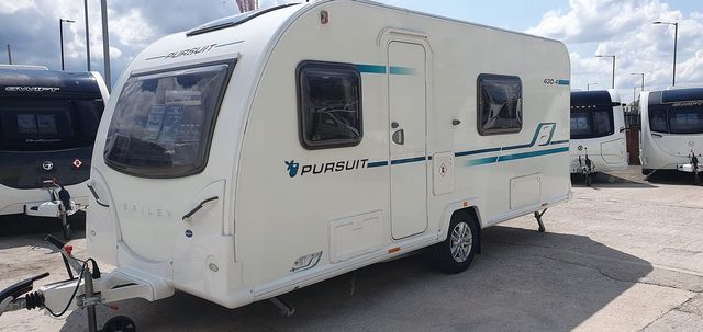 Bailey Pursuit 430/4 Touring Caravan (2017) - Picture 2