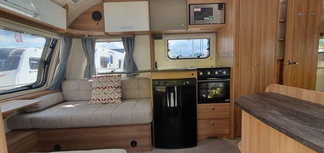 Bailey Pursuit 430/4 Touring Caravan (2017) - Picture 7